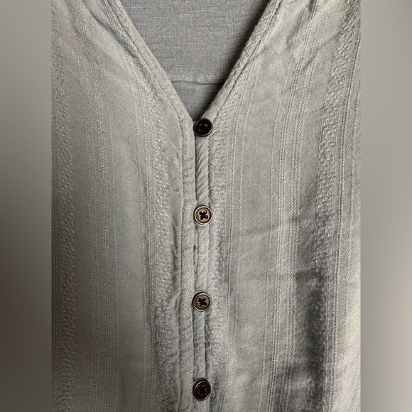 Universal Thread Short Sleeve Button-Up - Picture 3 of 6
